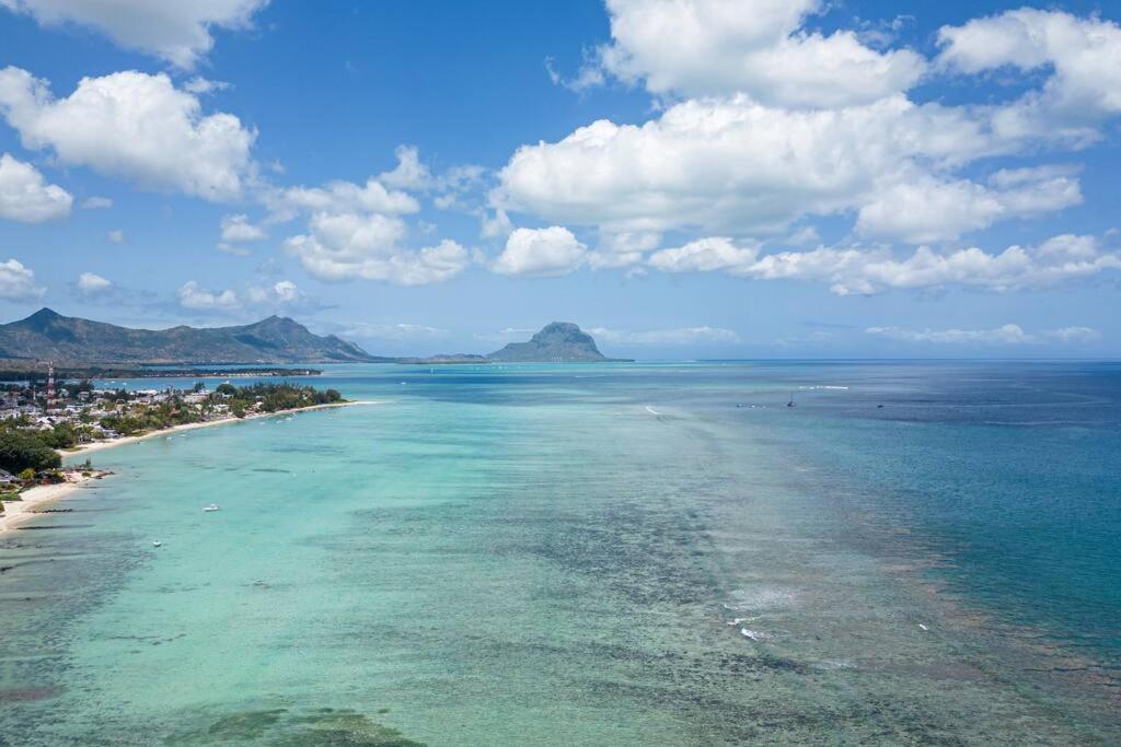 Beach And Mountain - Tamarin Buitenkant foto